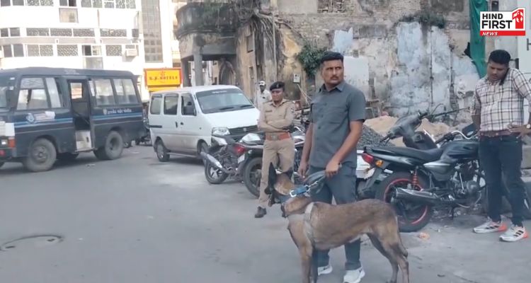 गुजरात: राजकोट में 10 होटलों को मिली बम की धमकी, ईमेल के जरिए भेजा गया मैसेज गुजरात: राजकोट में 10 होटलों को मिली बम की धमकी, ईमेल के जरिए भेजा गया मैसेज