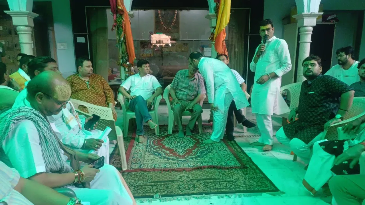 मंदिर..पैसा..जमीन..सब देकर ठाकुर जी को कहीं और ले जाएंगे... बांके बिहारी कॉरिडोर को लेकर गोस्वामी समाज की खुली चेतावनी!