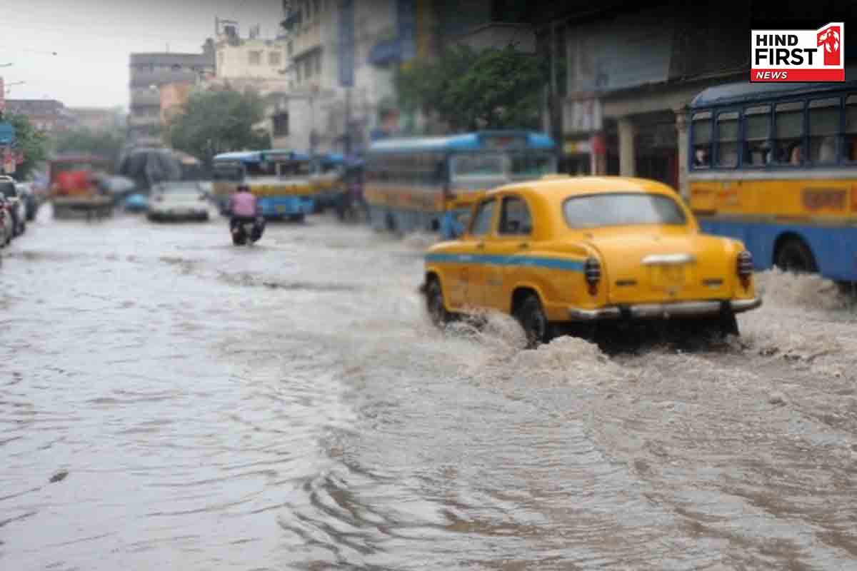 कोलकाता में भारी बारिश से बिगड़े हालात, सड़क-ट्रेन और हवाई सेवा ठप