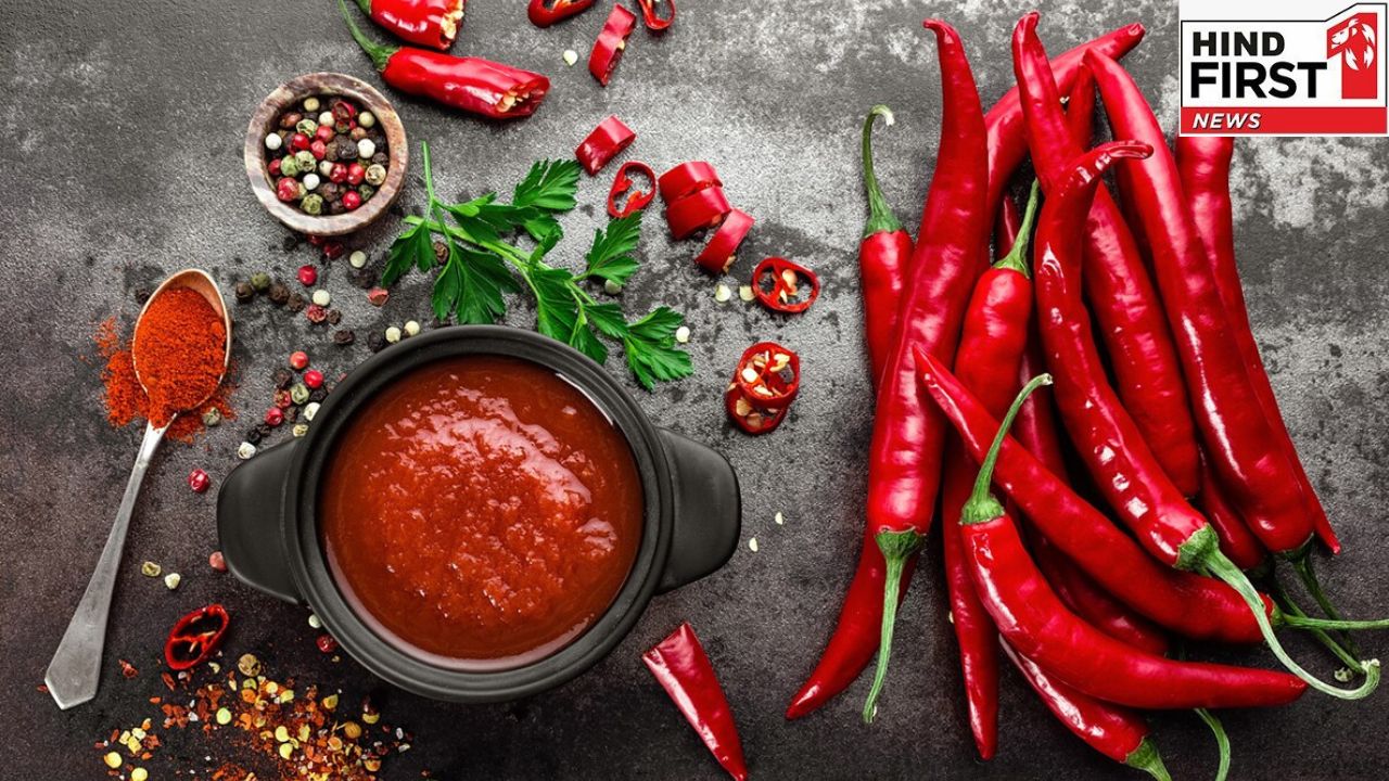 Red Chilli Benefits: लाल मिर्च खाने के इन फायदों को जानकर दांतों तले दबा लेंगे उंगली